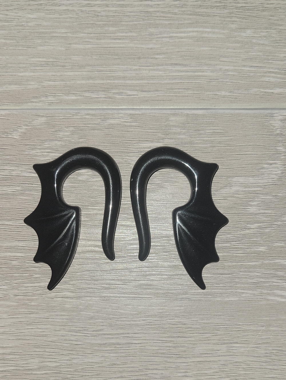 HOT TOPIC Black Bat Winged 0g Earrings / 8mm Hangers